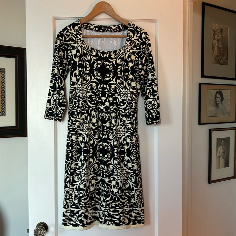 J McLaughlin Black and Cream Patterned Dress - Sz XS